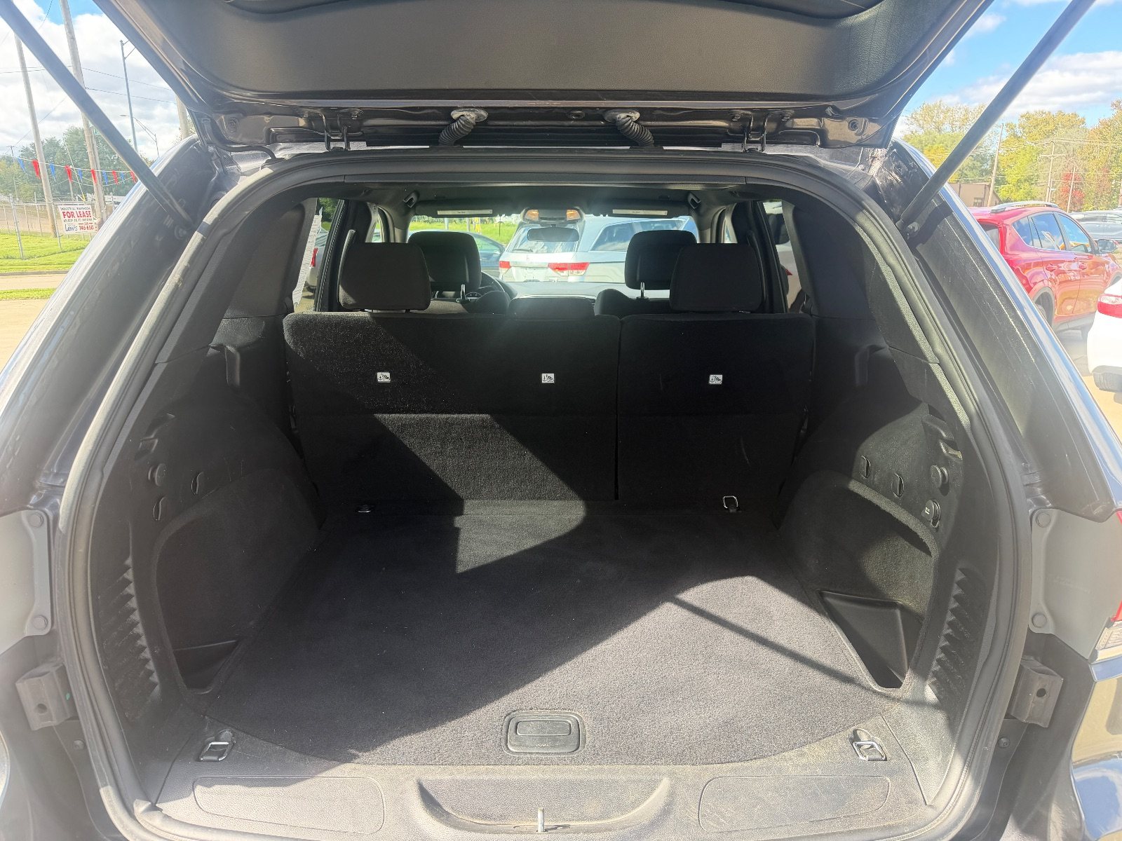 Vehicle photo 14