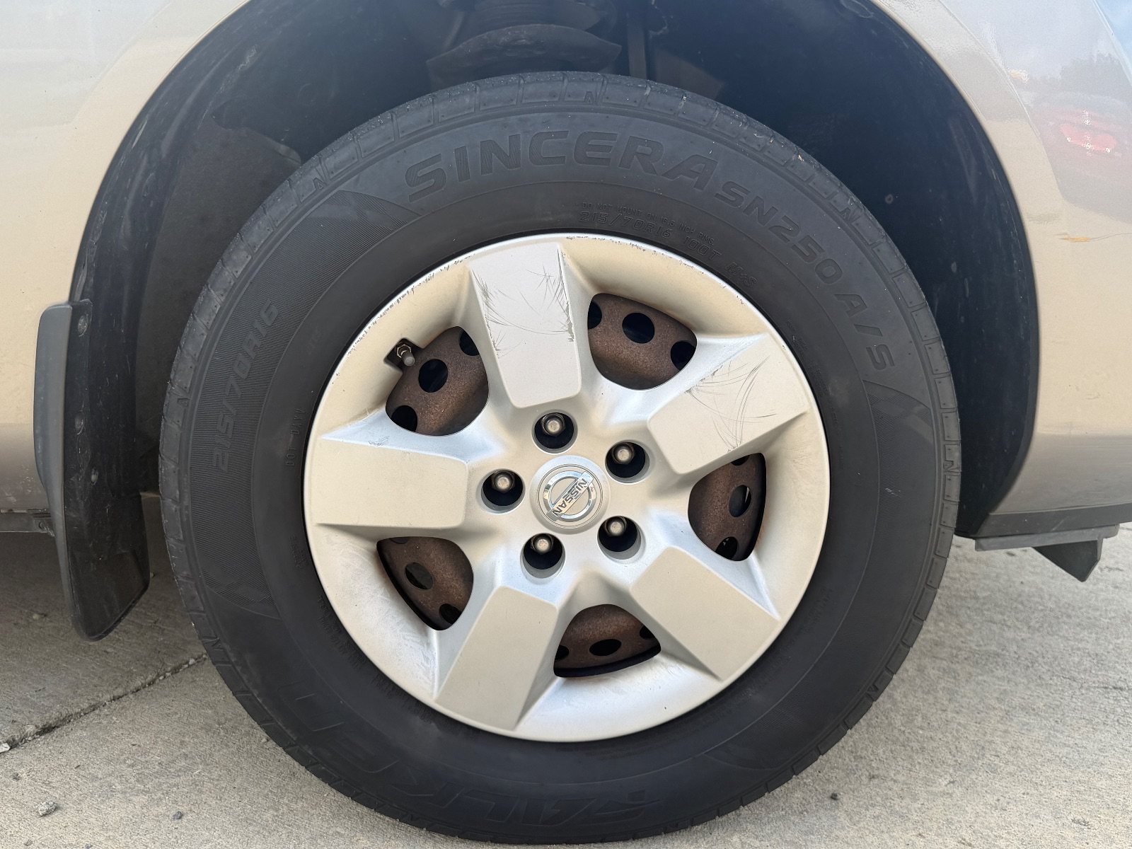 Vehicle photo 13