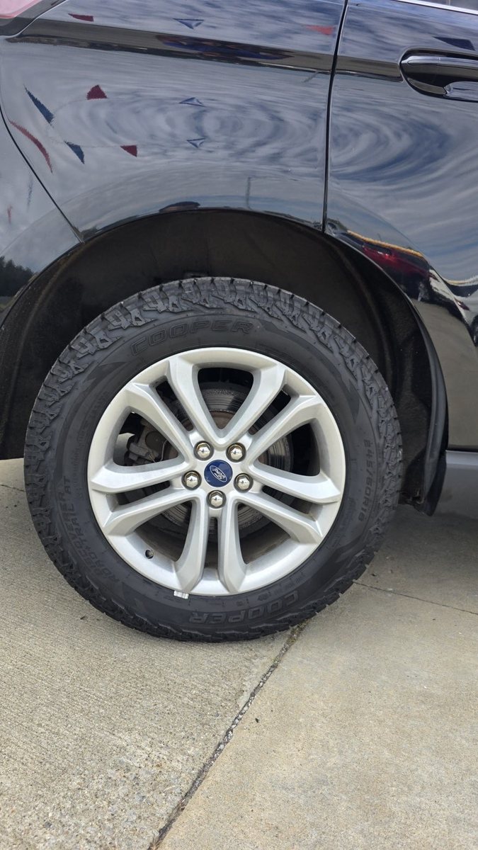 Vehicle photo 17