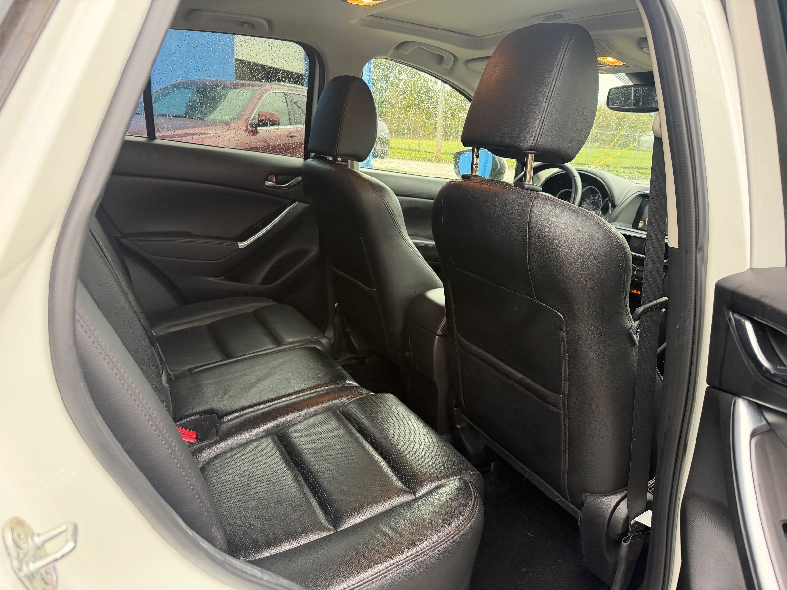 Vehicle photo 12