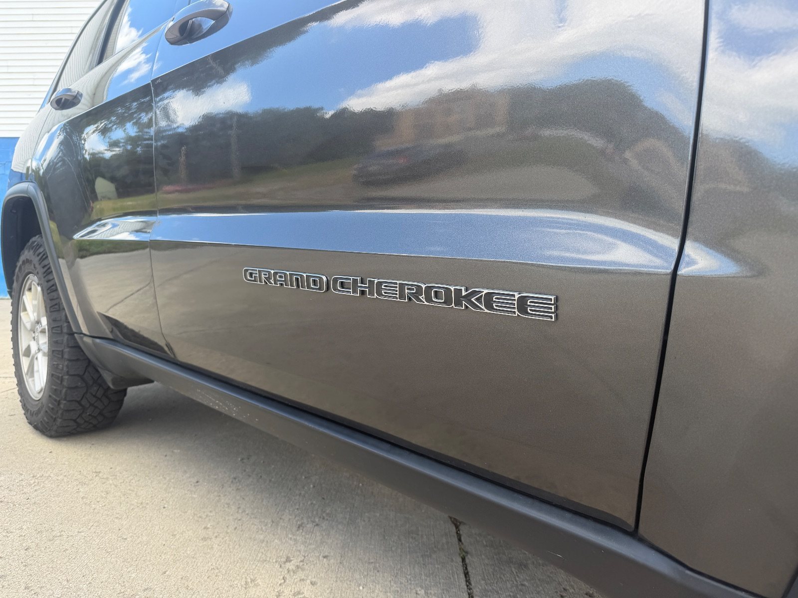 Vehicle photo 8