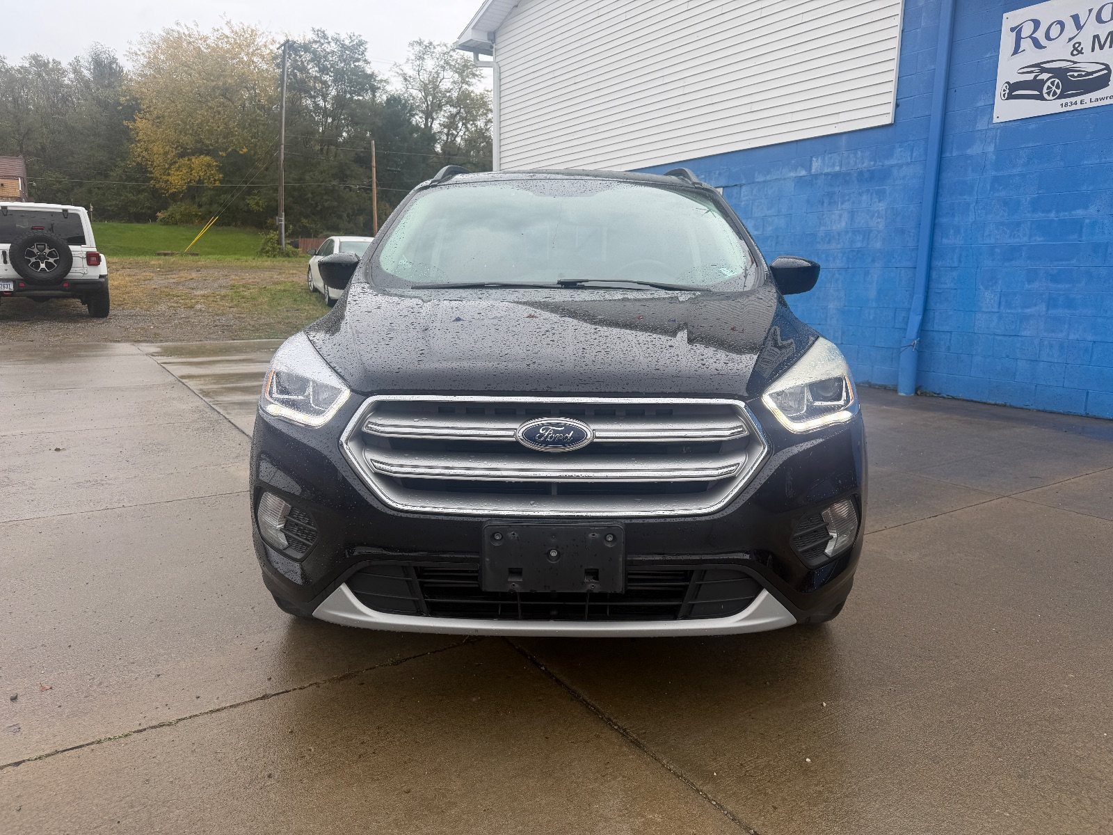 Vehicle photo 2