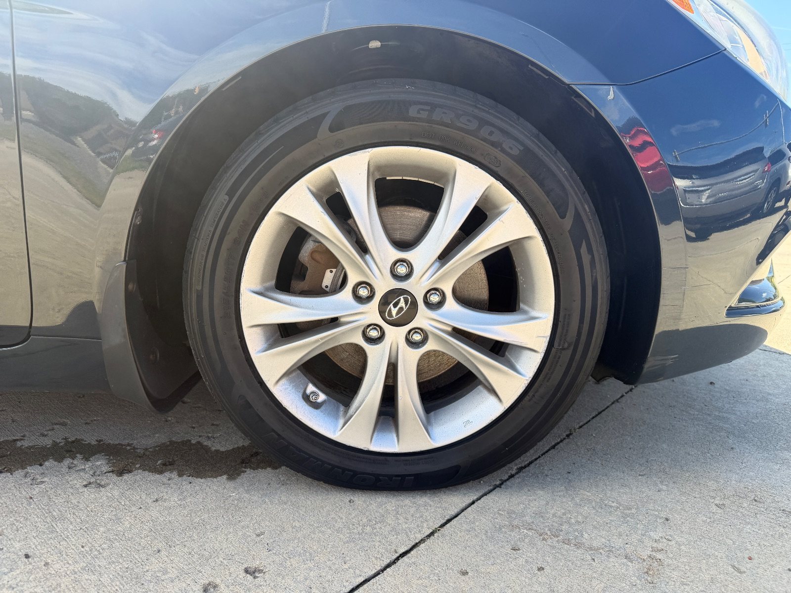 Vehicle photo 18
