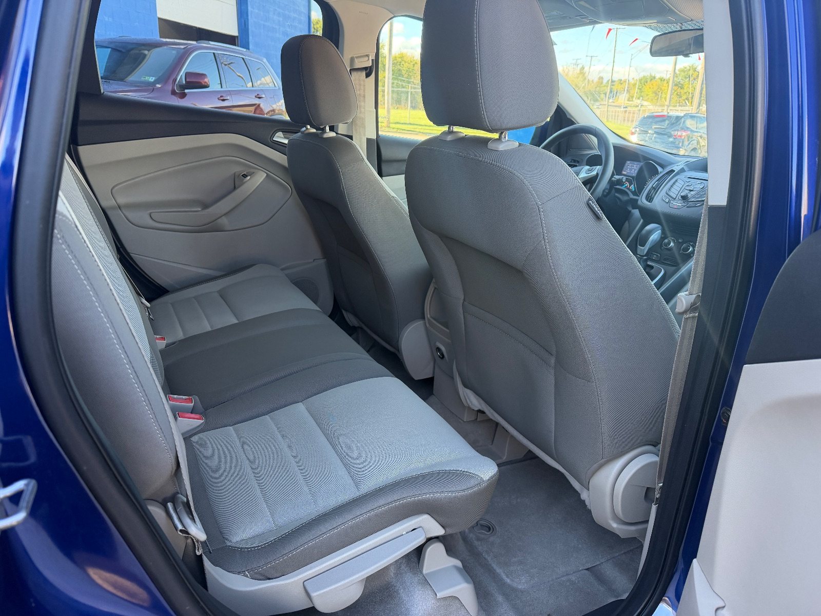 Vehicle photo 12