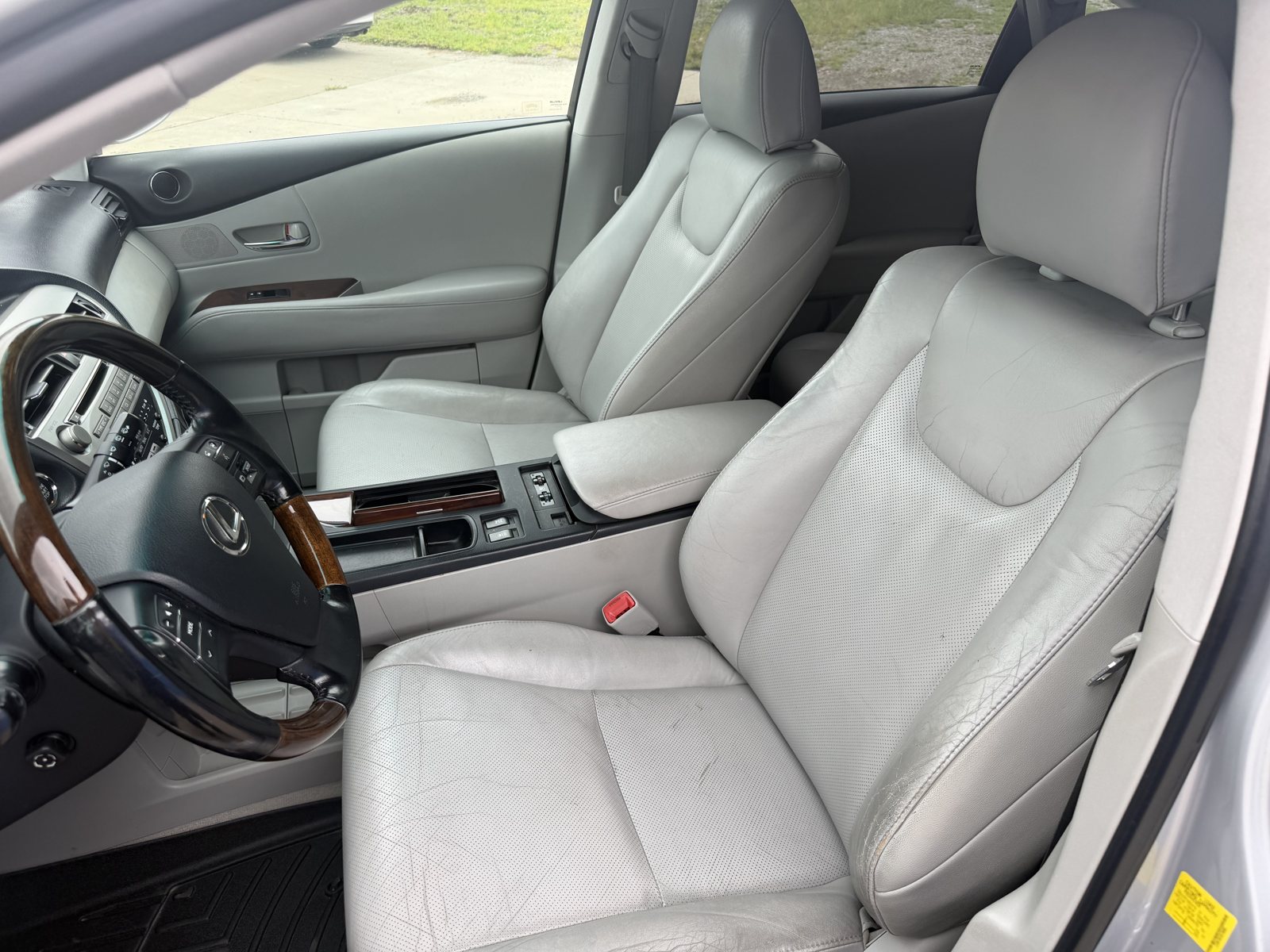 Vehicle photo 9