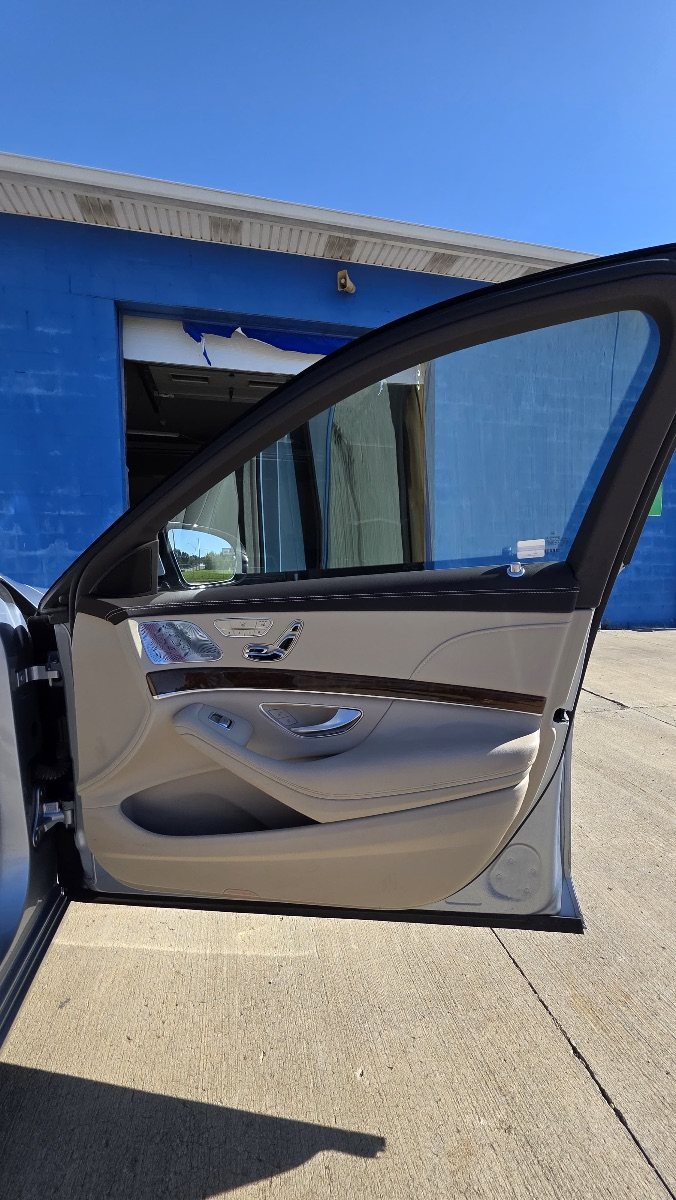 Vehicle photo 12