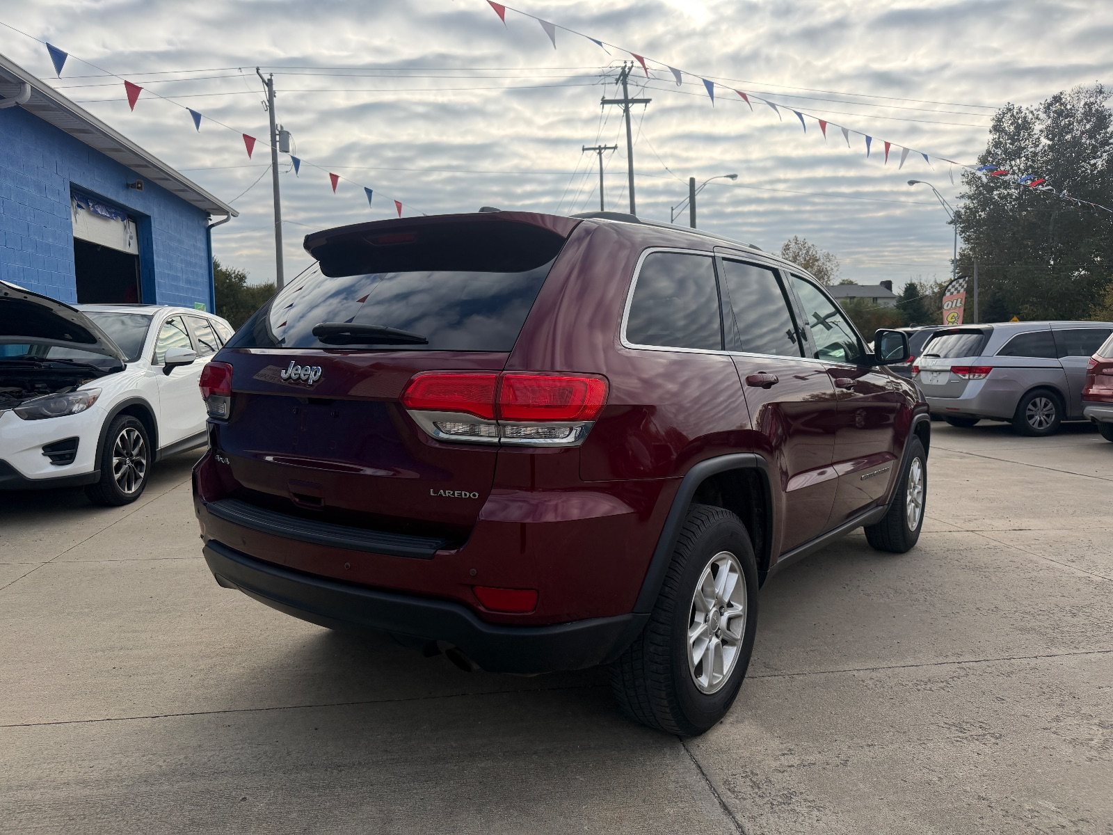 Vehicle photo 6