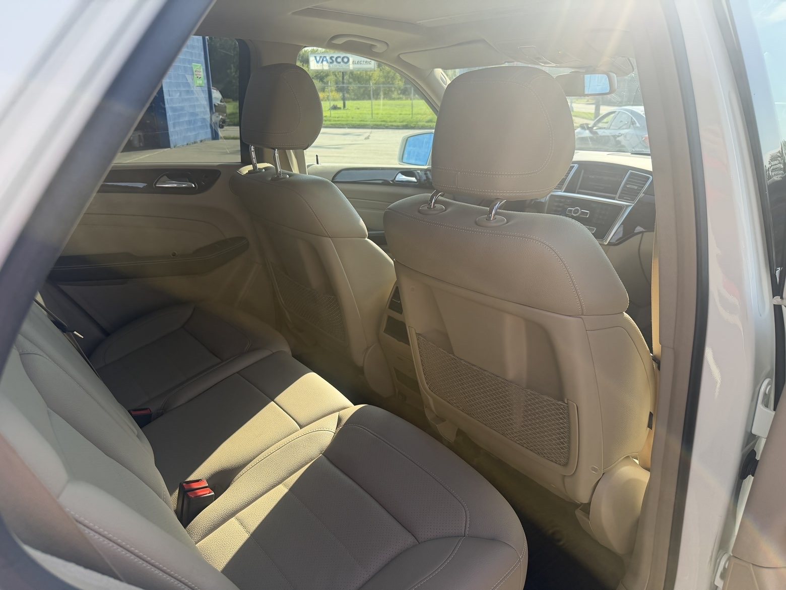 Vehicle photo 12