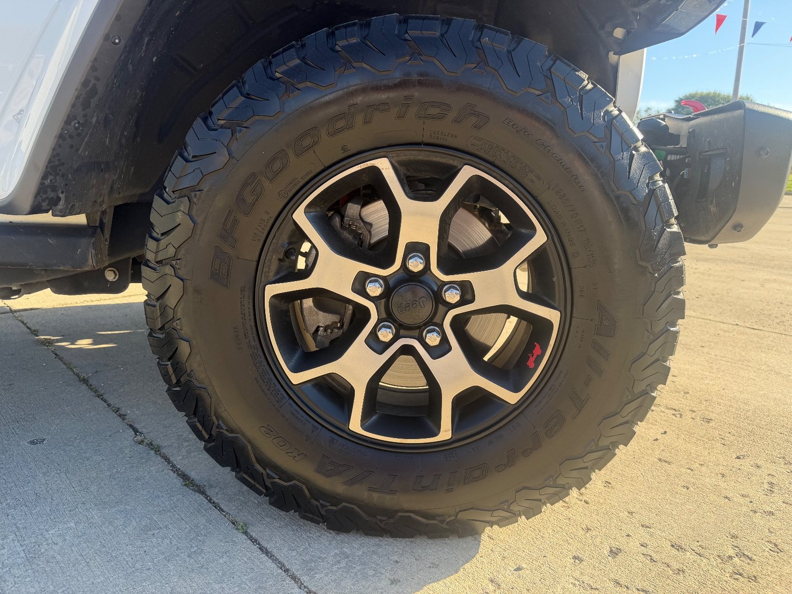 Vehicle photo 14