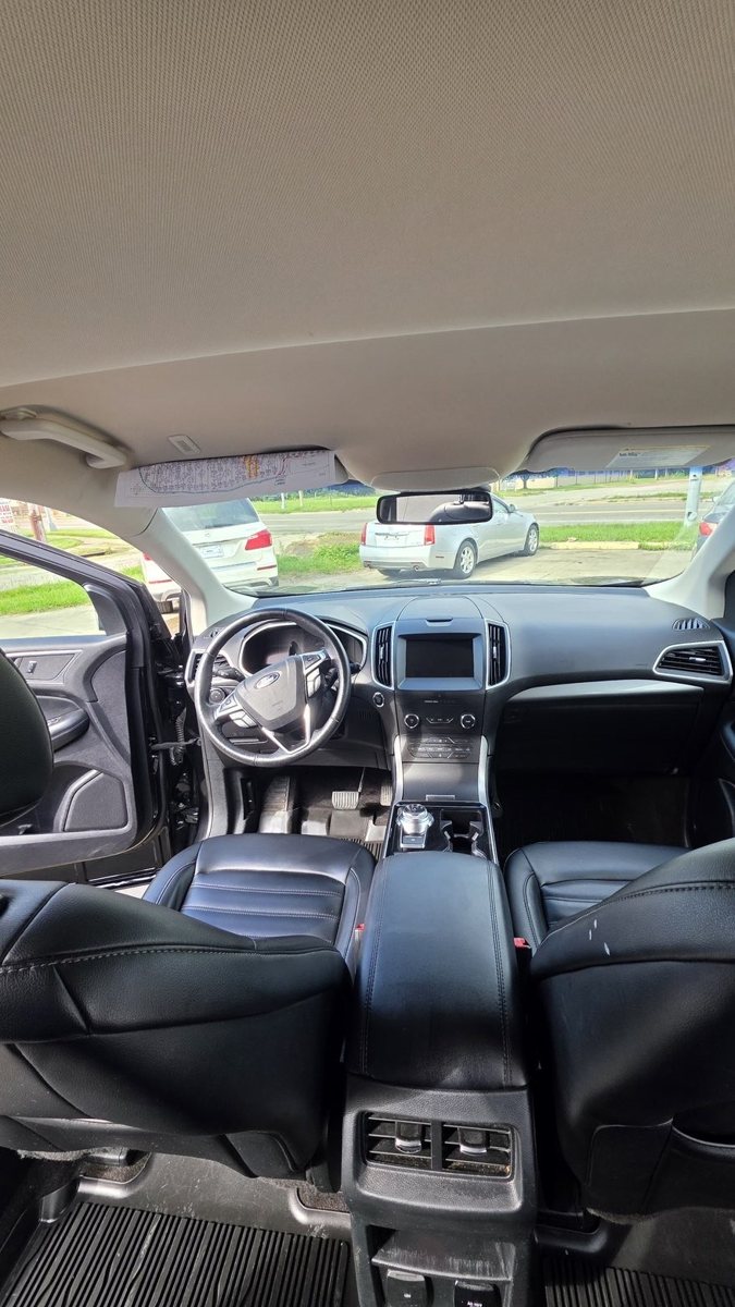 Vehicle photo 9