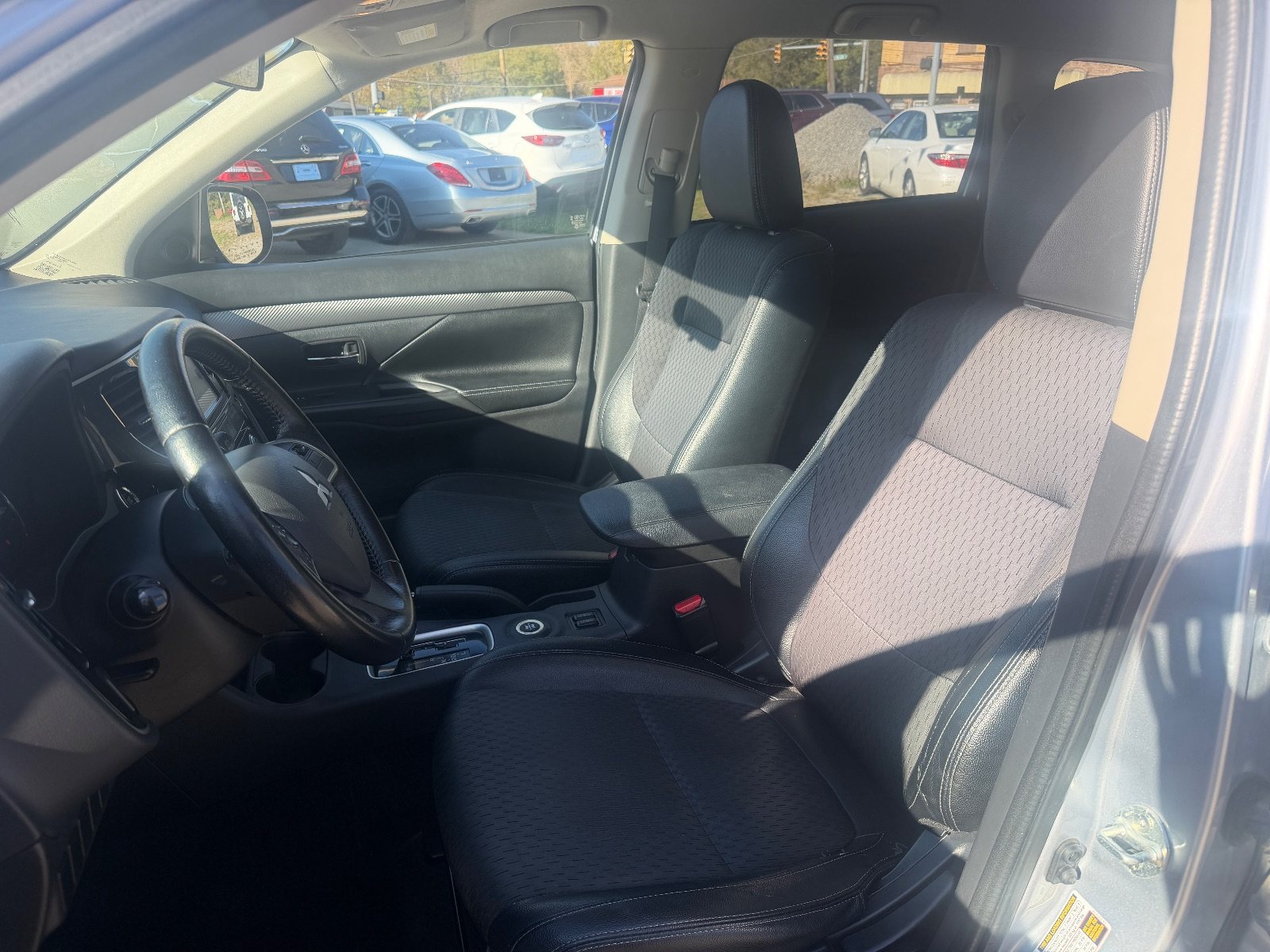 Vehicle photo 7