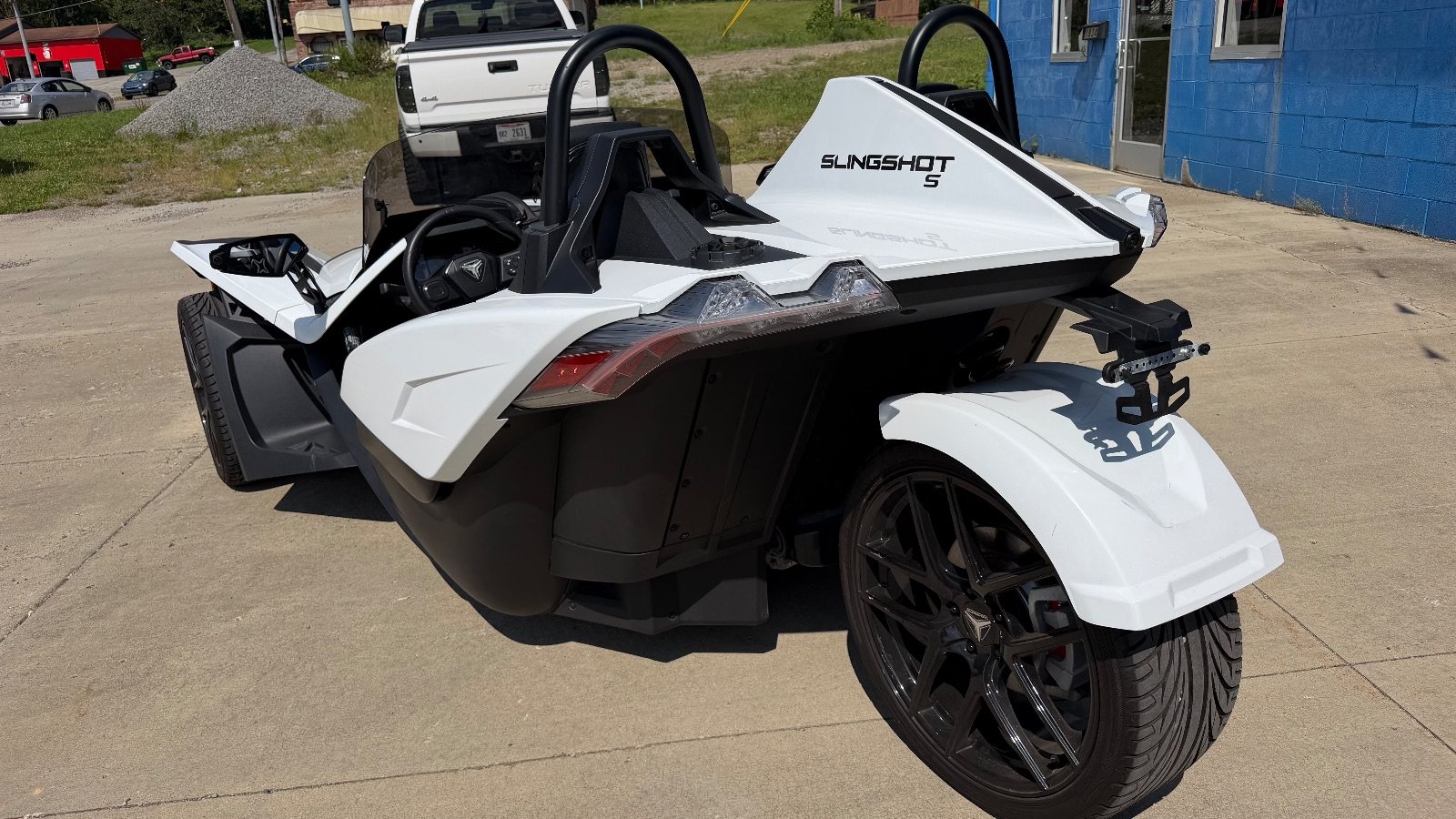 Vehicle photo 4