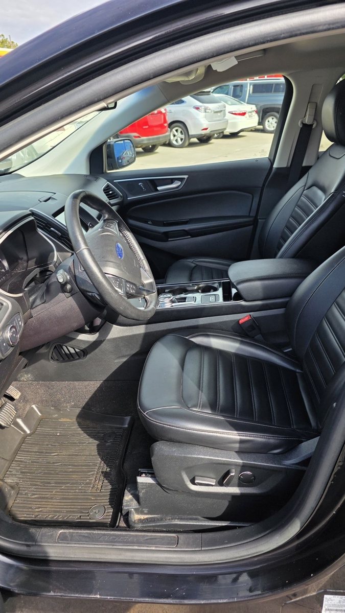 Vehicle photo 8