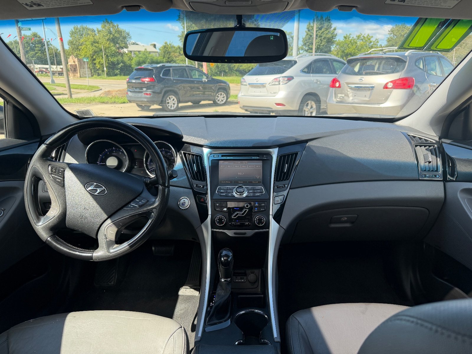 Vehicle photo 10