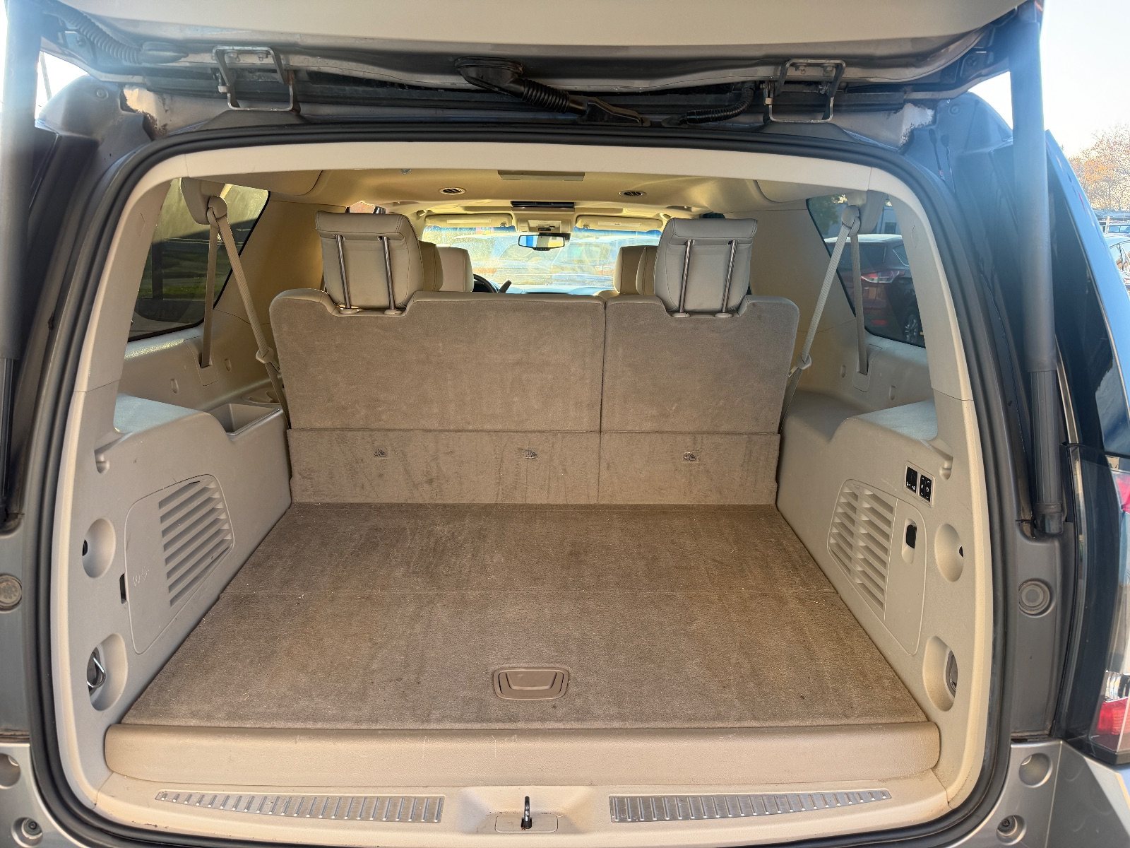 Vehicle photo 17