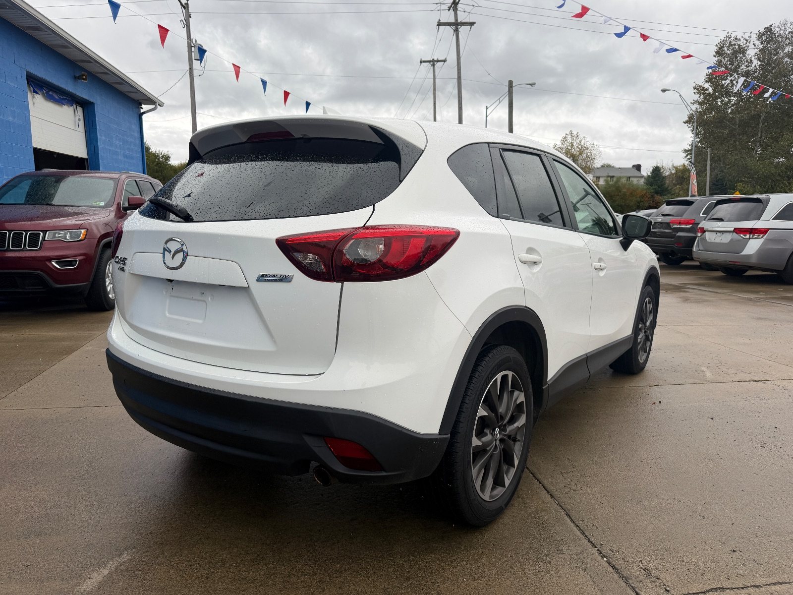 Vehicle photo 6