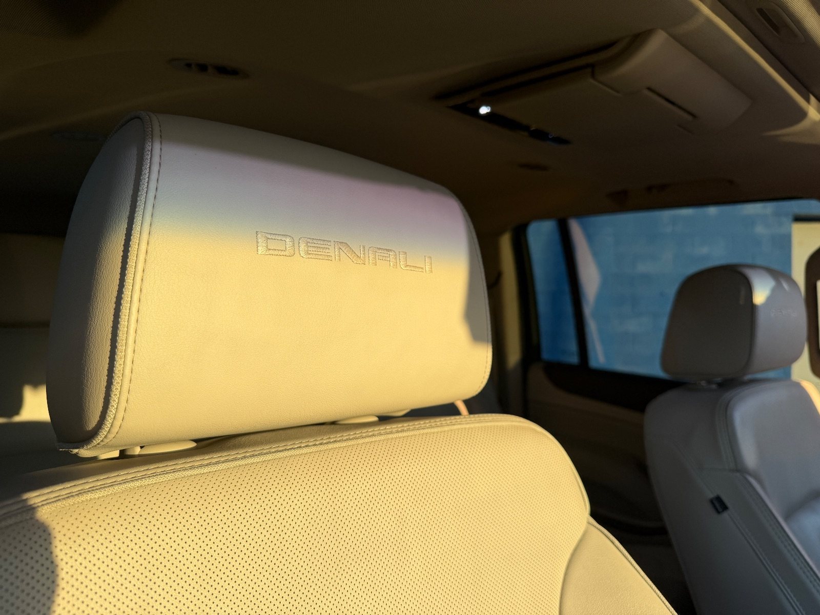 Vehicle photo 14