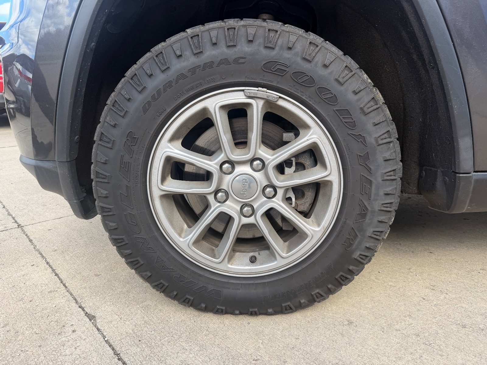 Vehicle photo 17