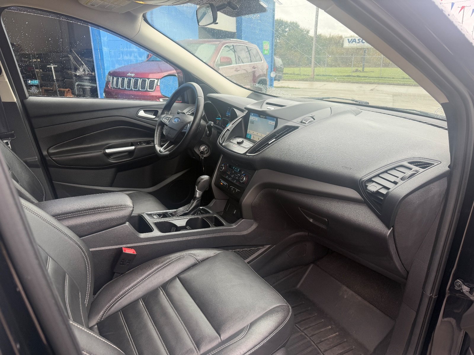 Vehicle photo 11