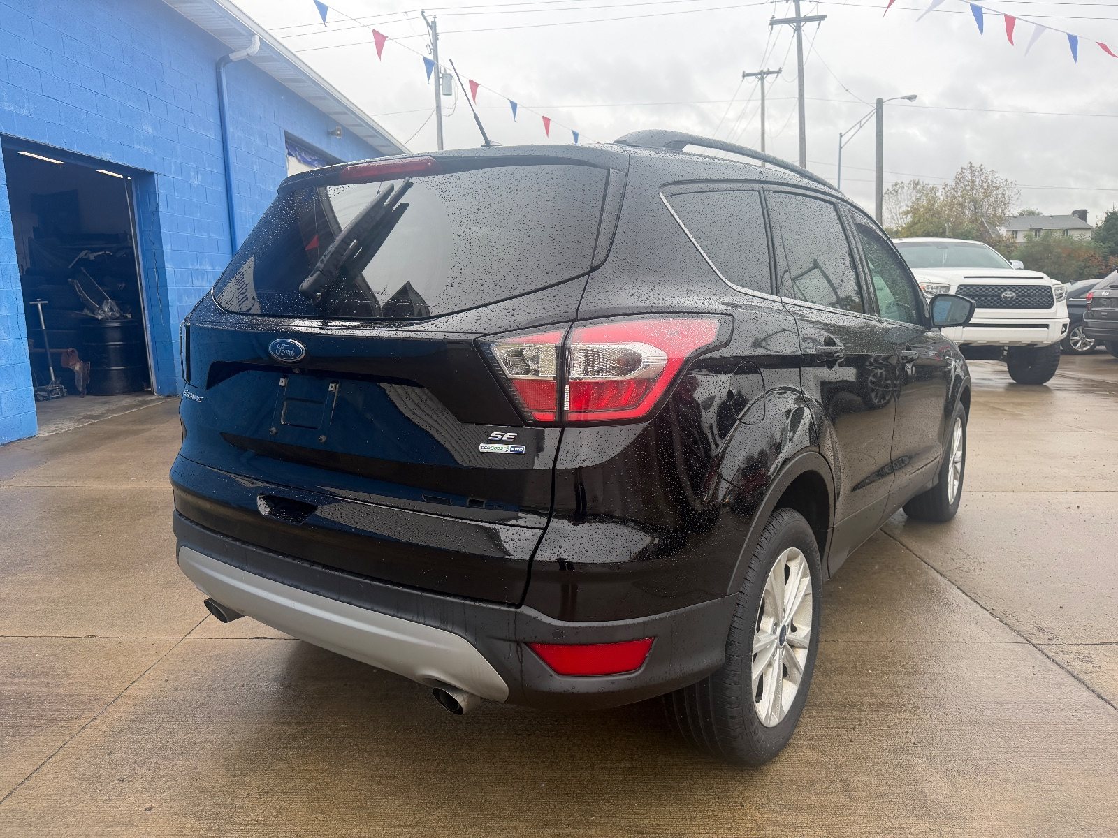 Vehicle photo 6