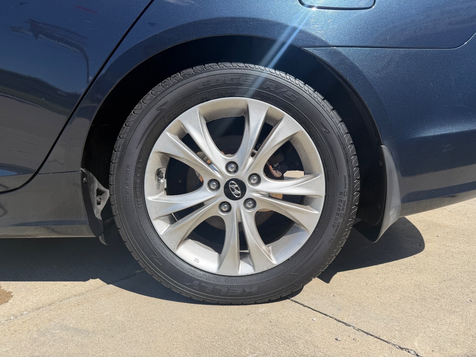 Vehicle photo 16