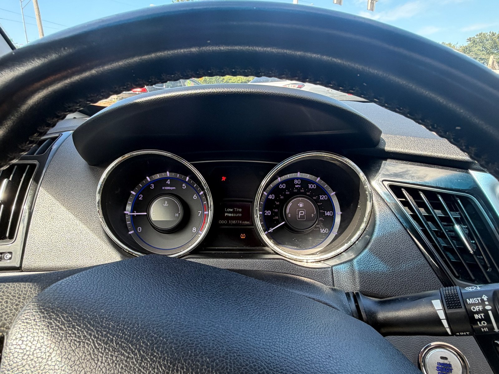 Vehicle photo 11