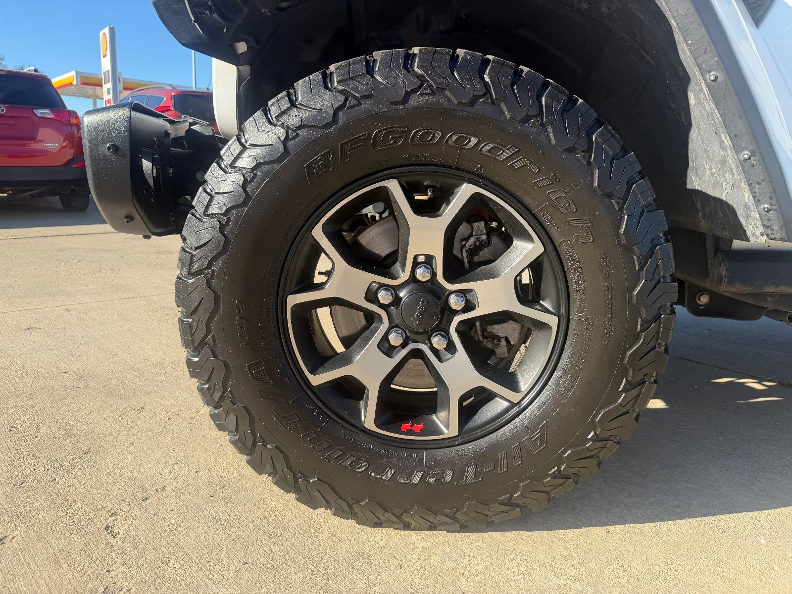 Vehicle photo 17