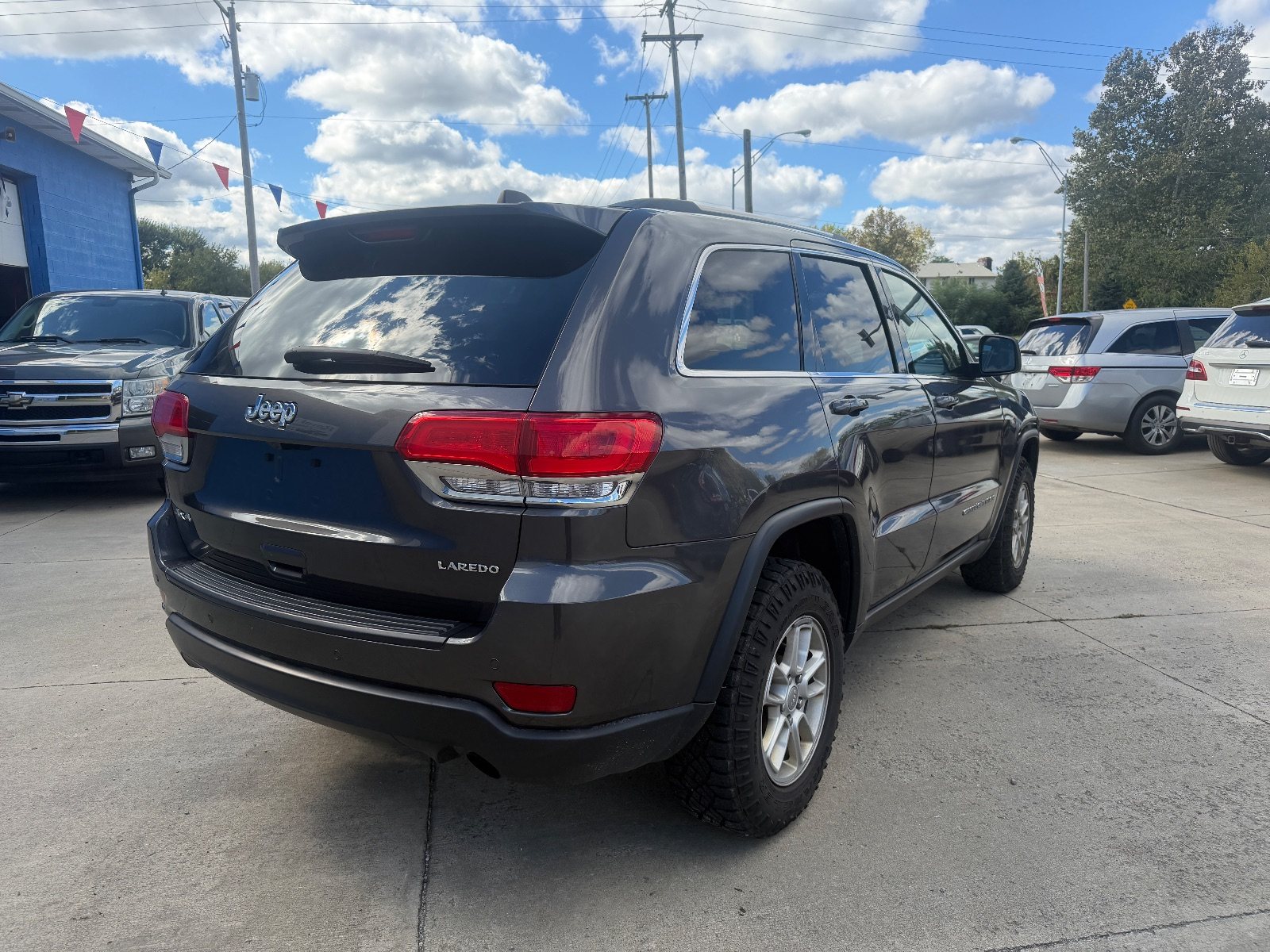 Vehicle photo 6