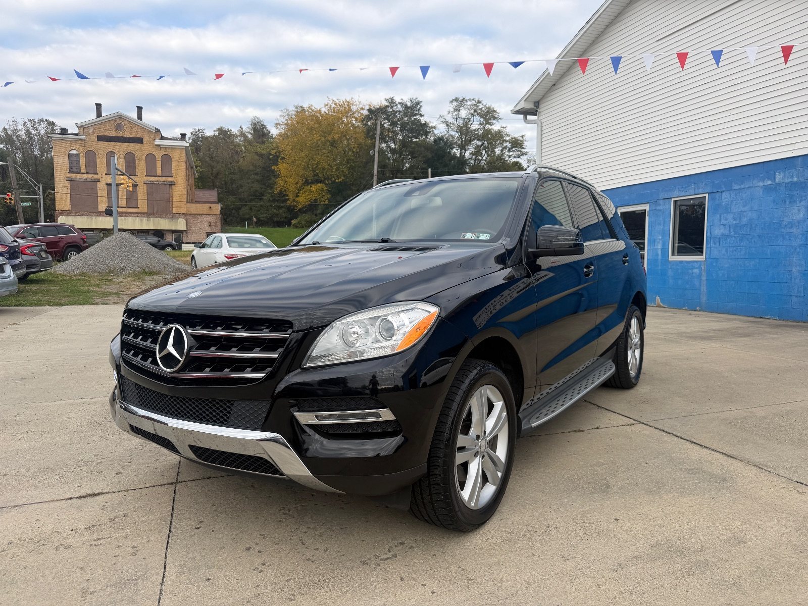 Vehicle photo 3