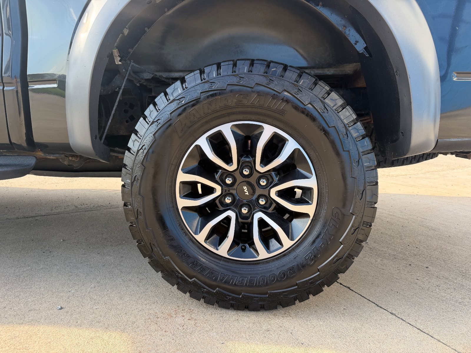 Vehicle photo 15