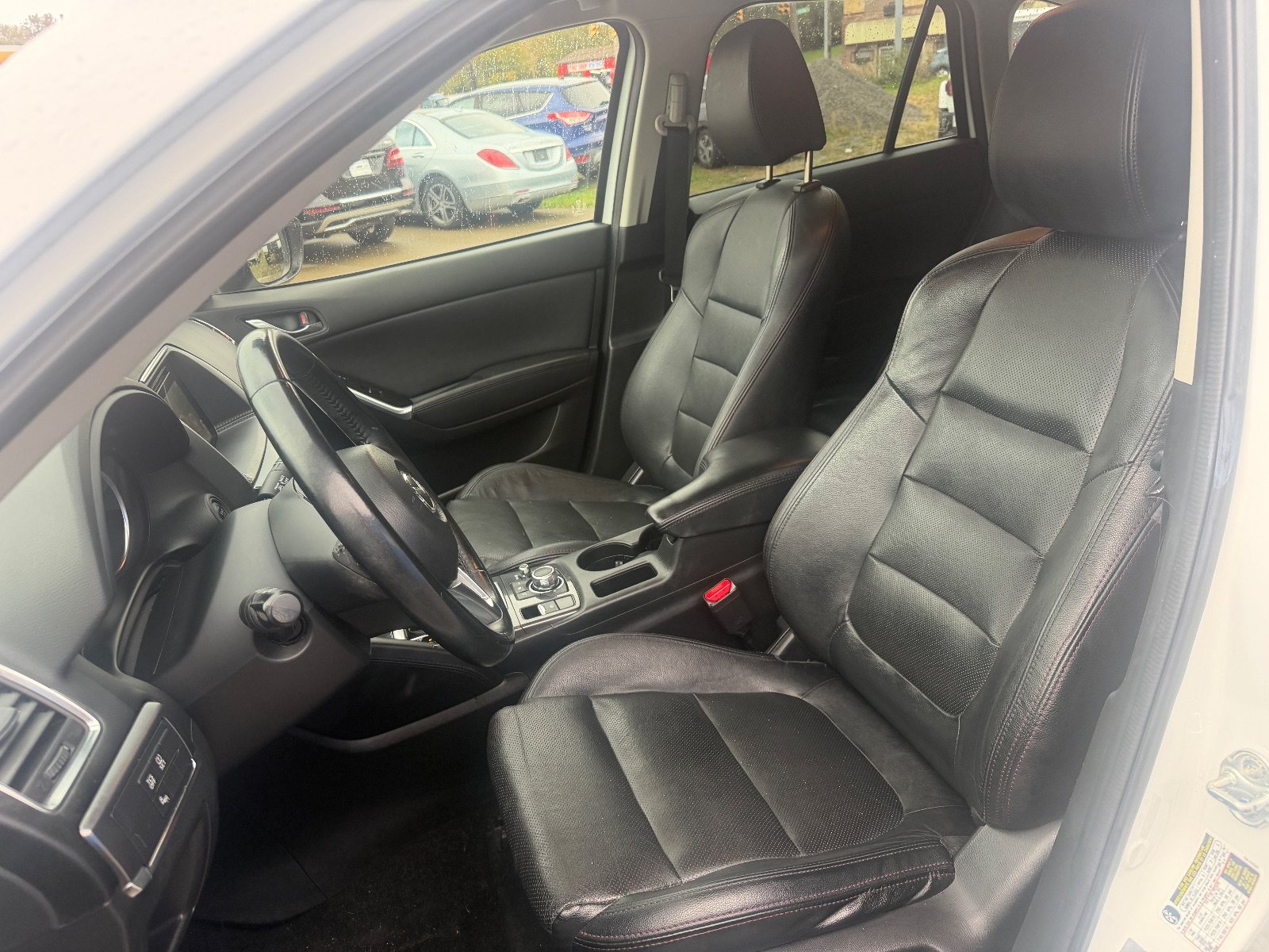 Vehicle photo 7