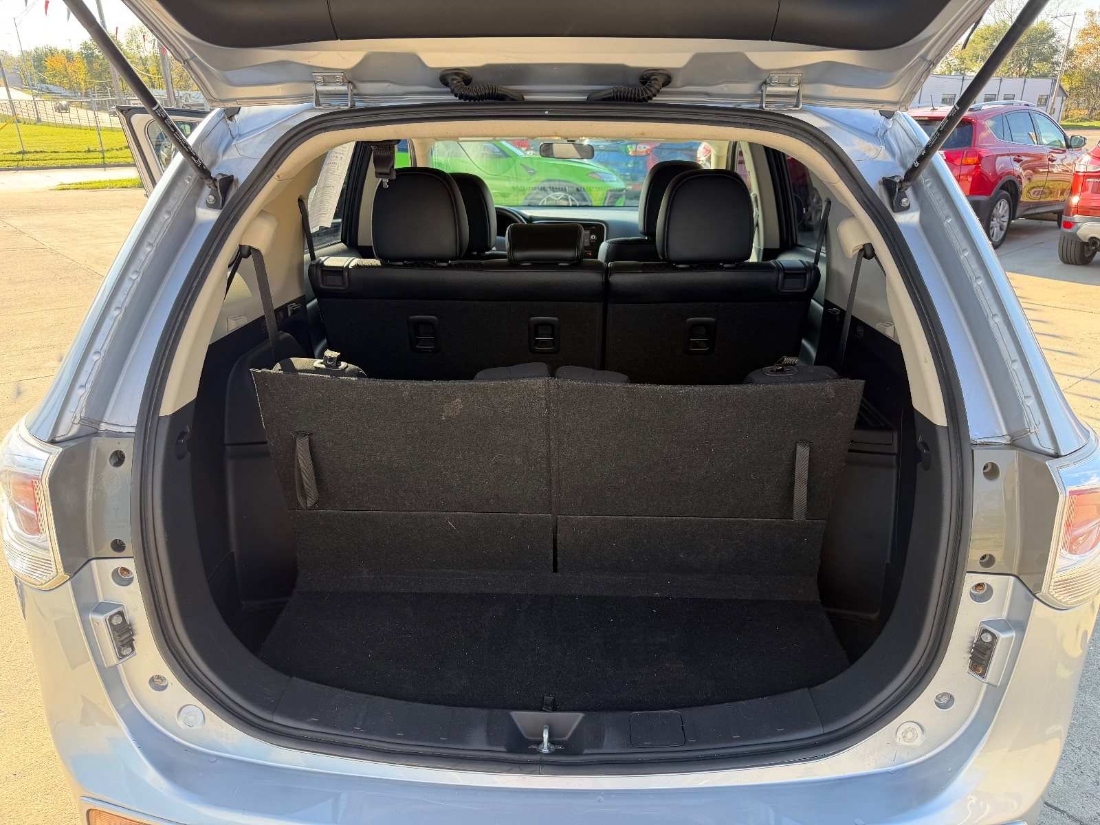 Vehicle photo 14