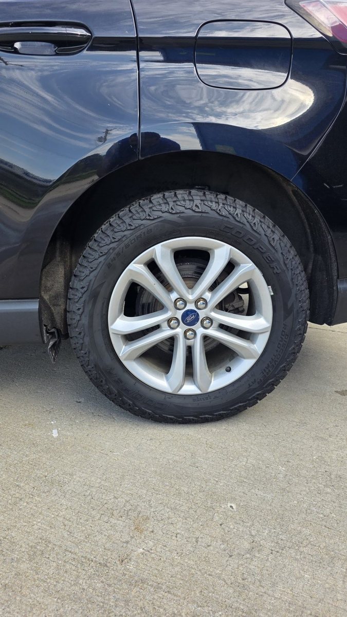 Vehicle photo 16