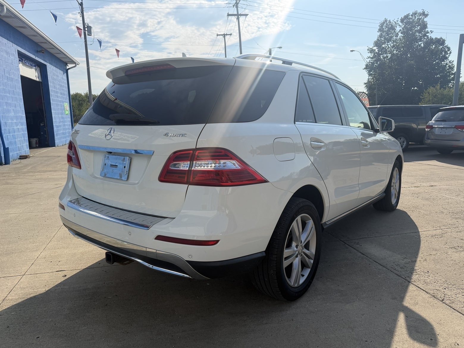 Vehicle photo 7