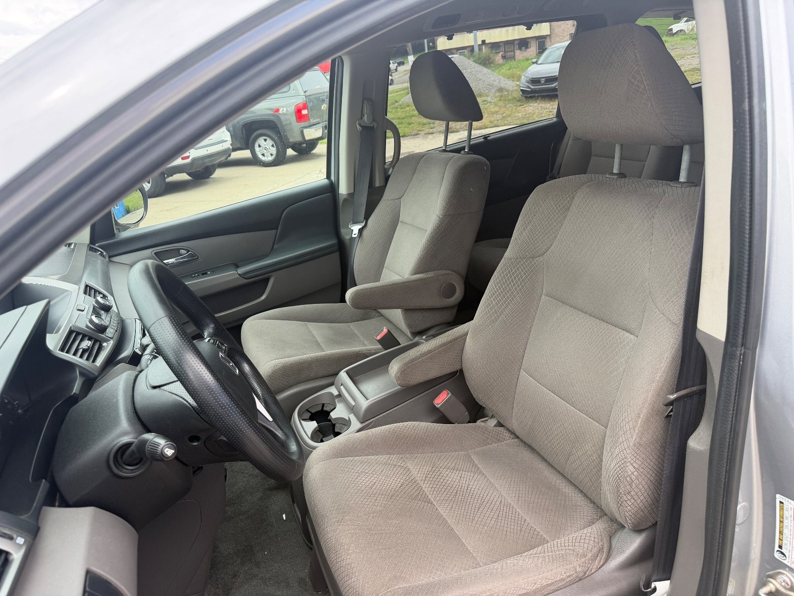 Vehicle photo 7