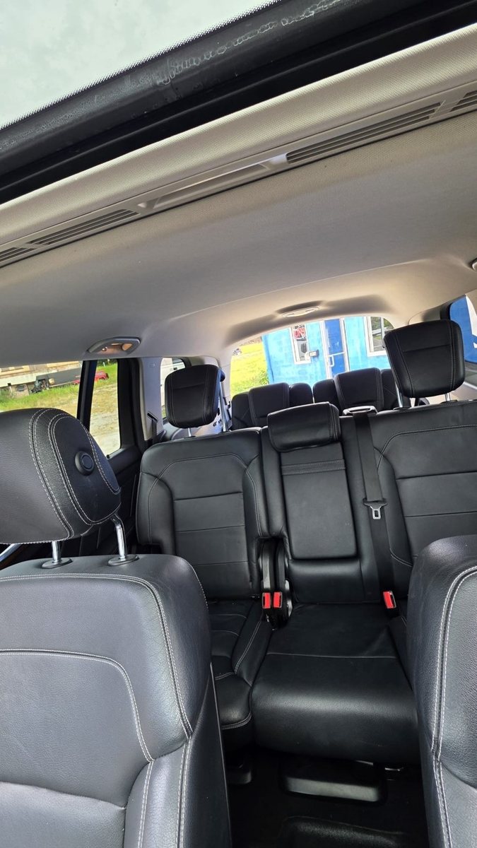 Vehicle photo 11