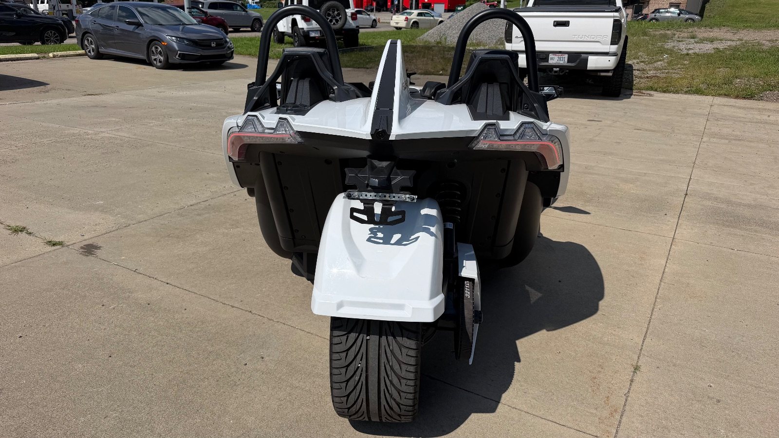 Vehicle photo 5