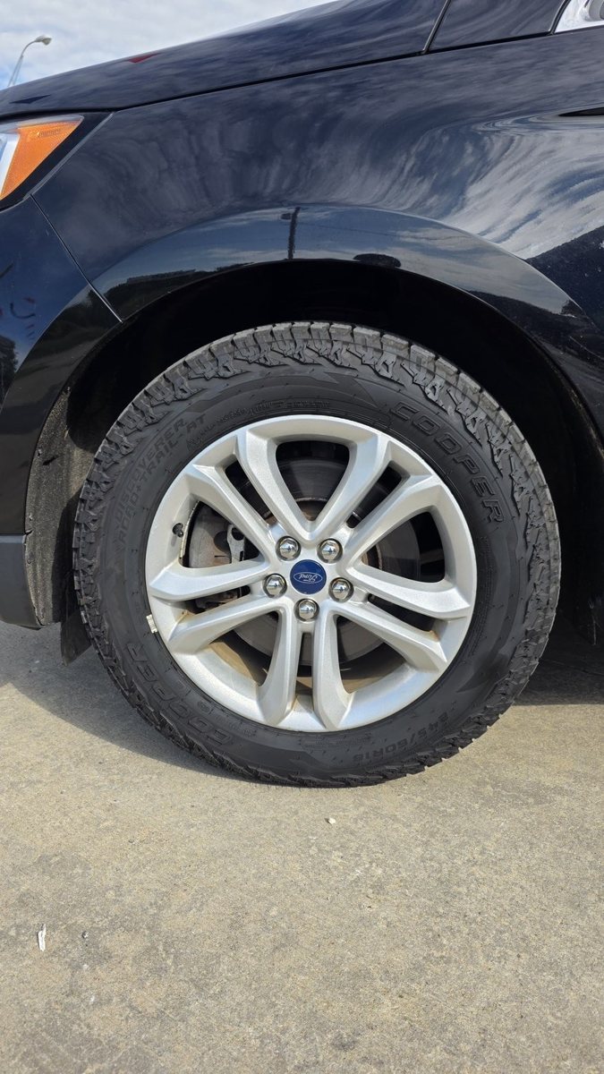 Vehicle photo 14