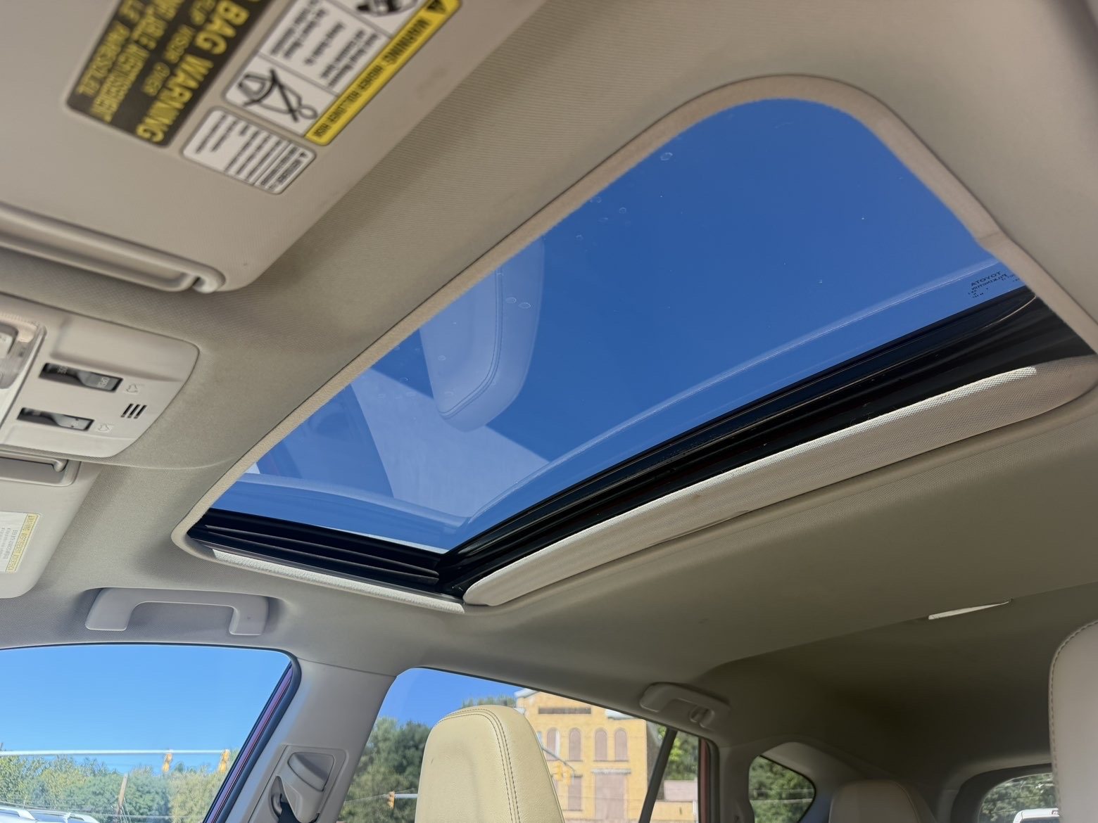 Vehicle photo 13