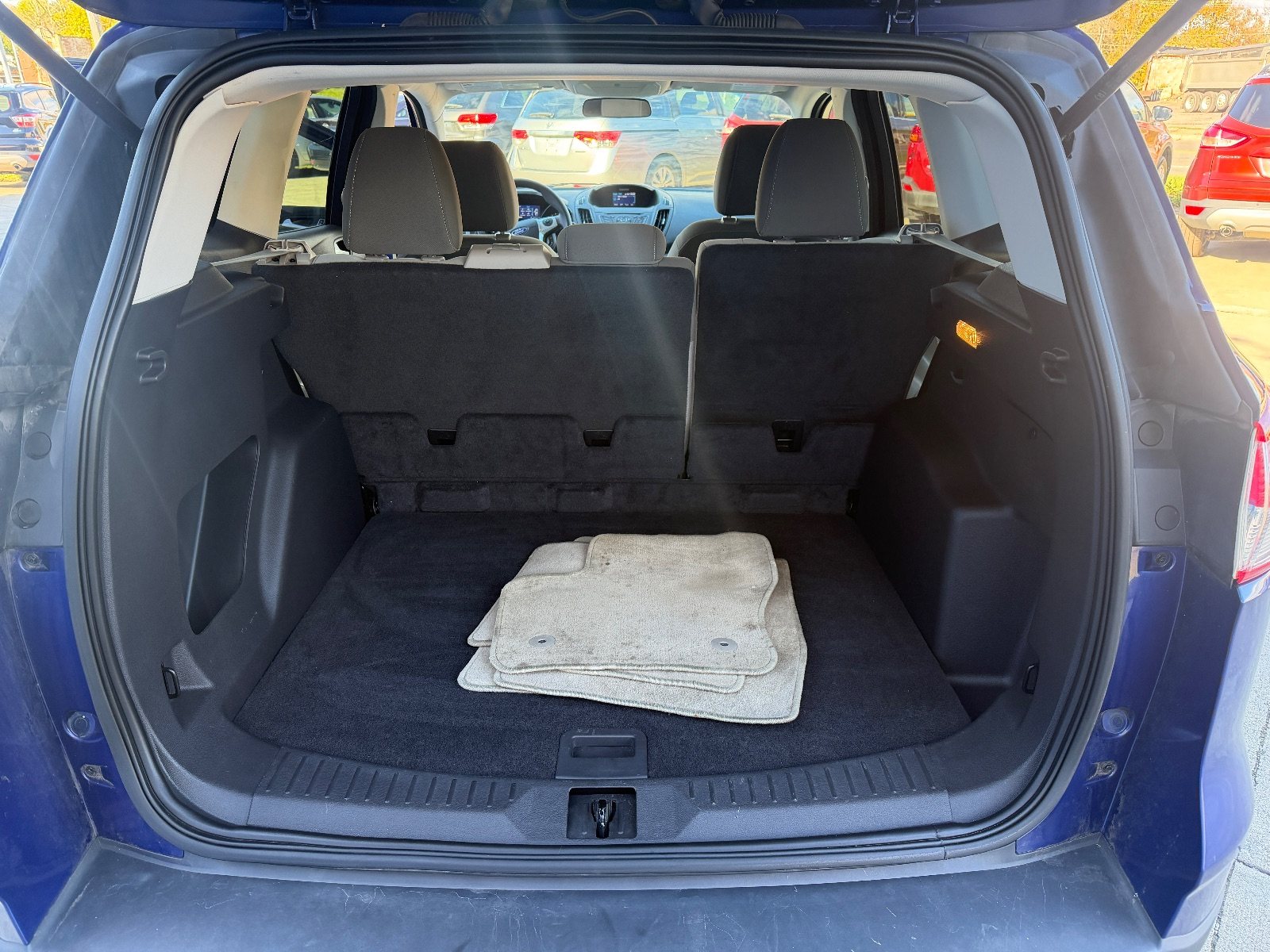 Vehicle photo 13