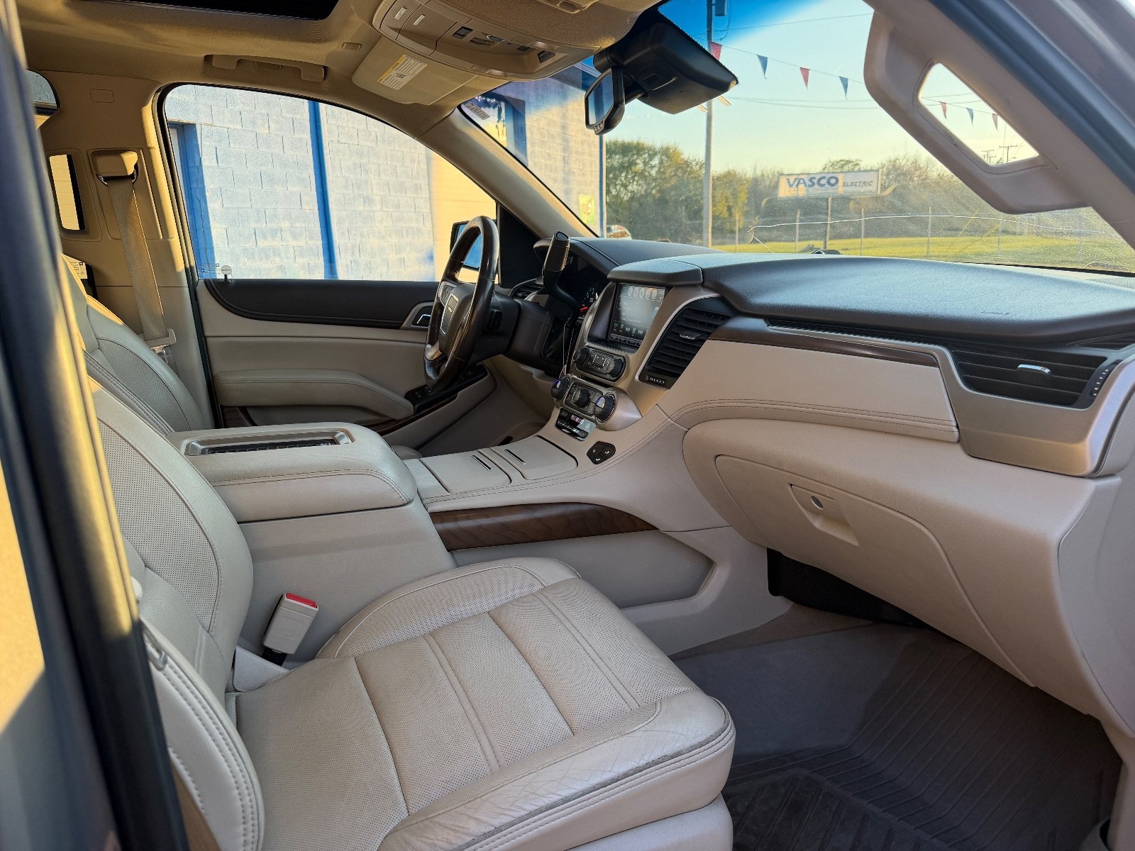 Vehicle photo 10