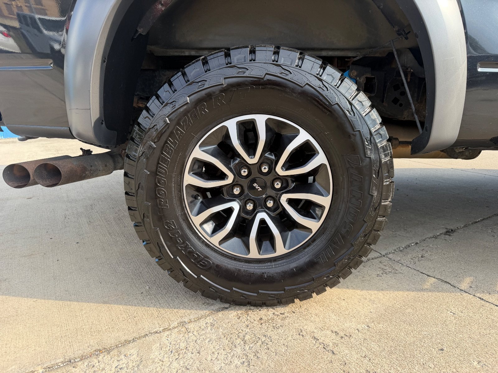 Vehicle photo 18