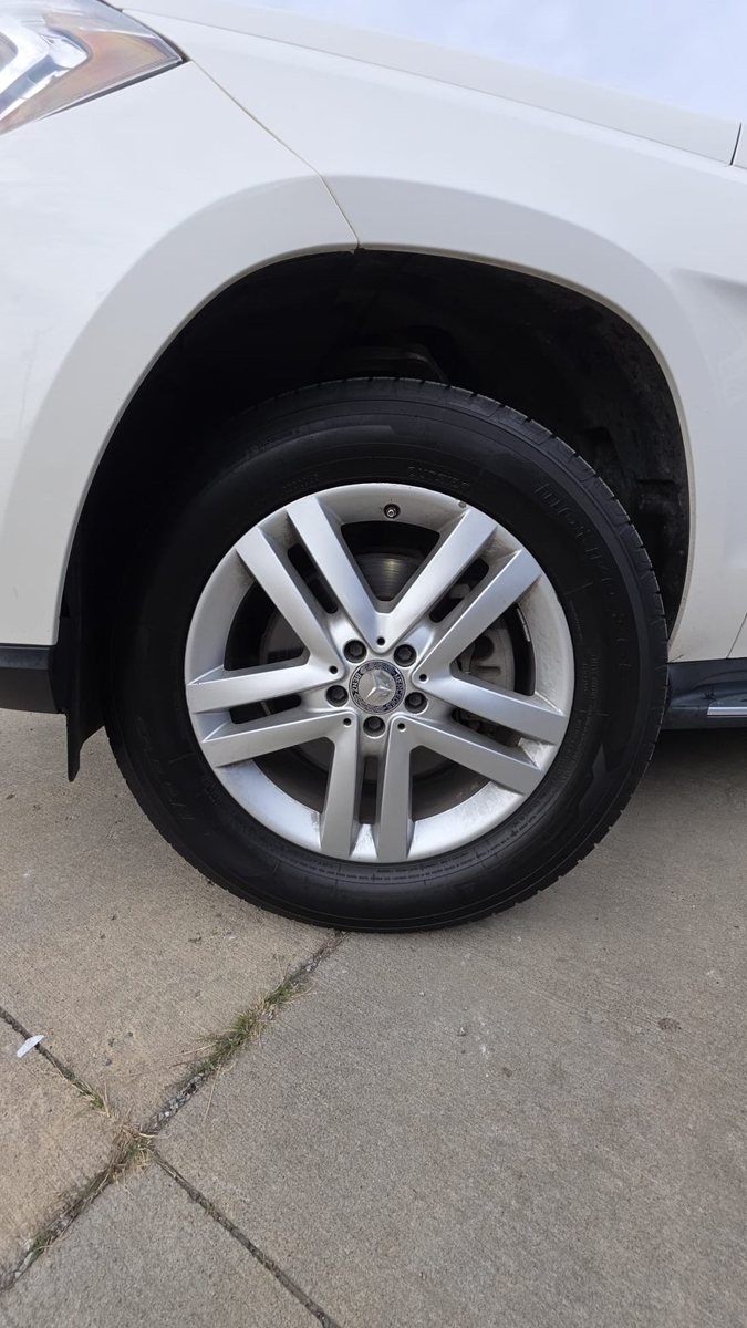 Vehicle photo 15