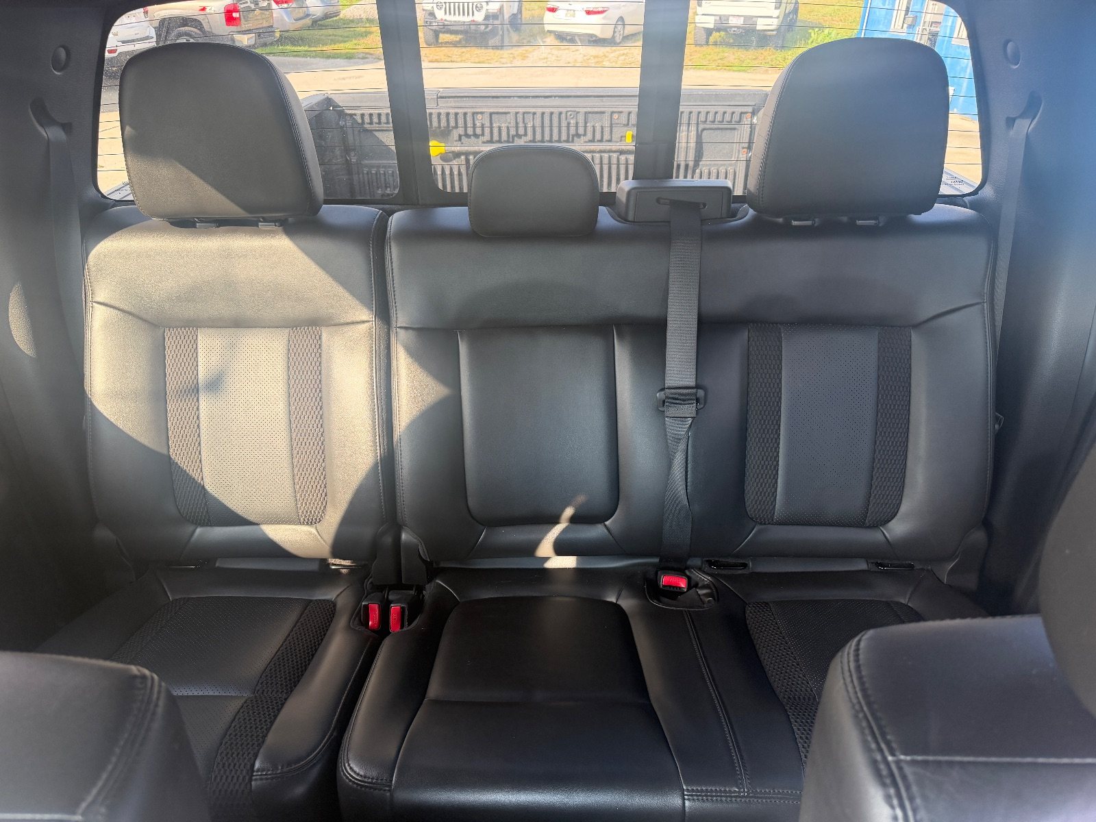 Vehicle photo 13