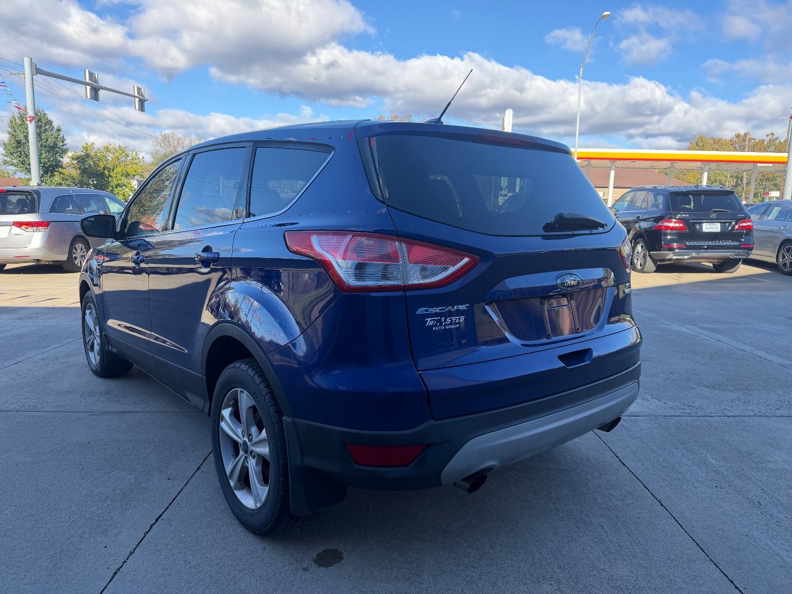 Vehicle photo 4