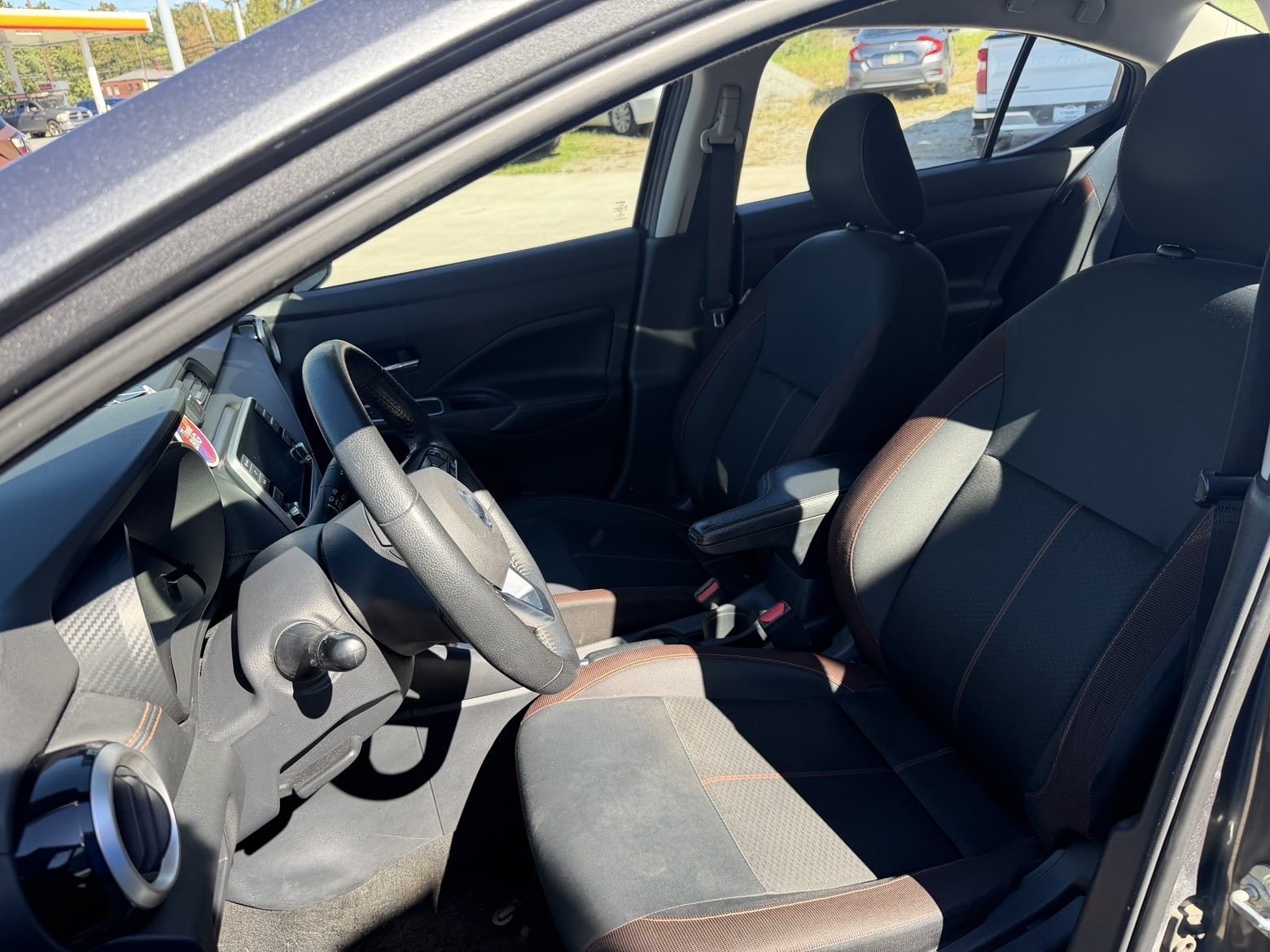 Vehicle photo 8