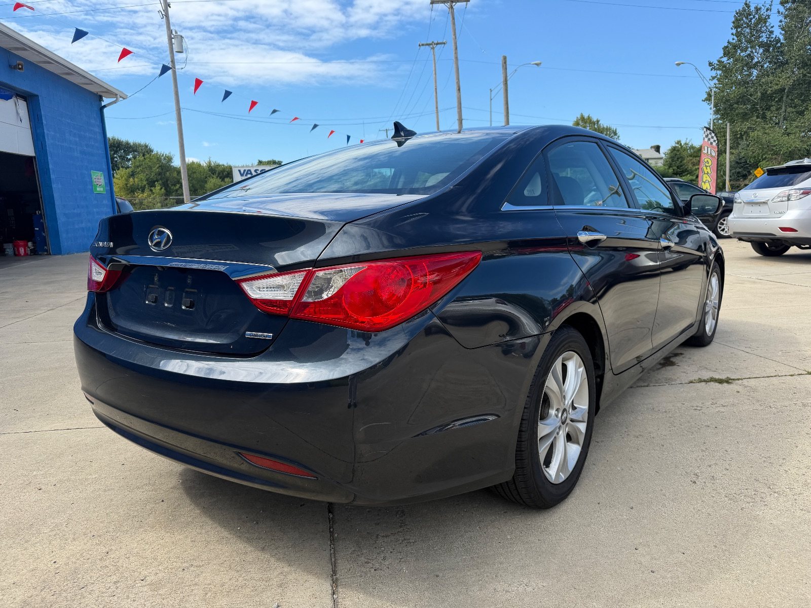 Vehicle photo 6