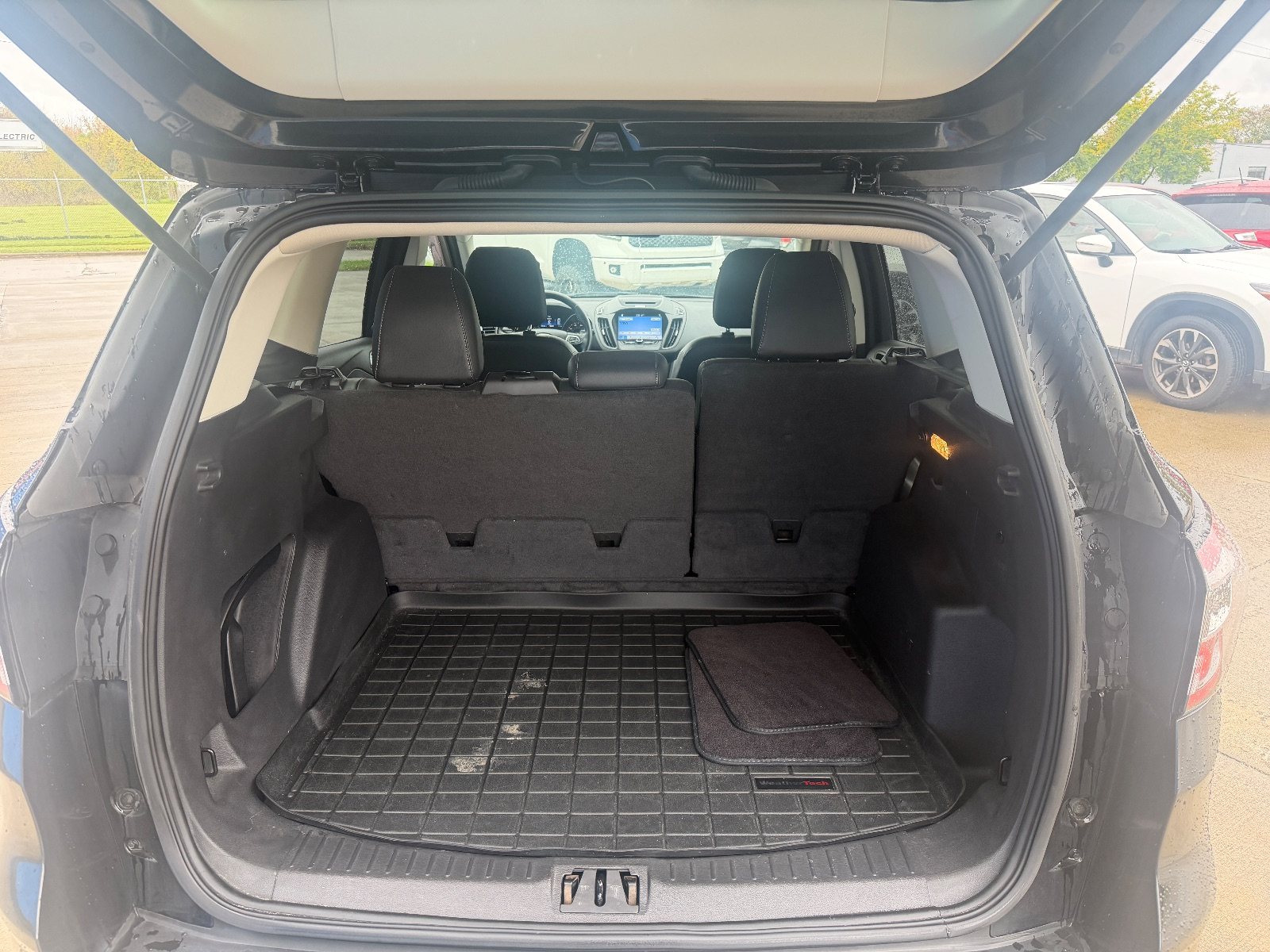 Vehicle photo 14