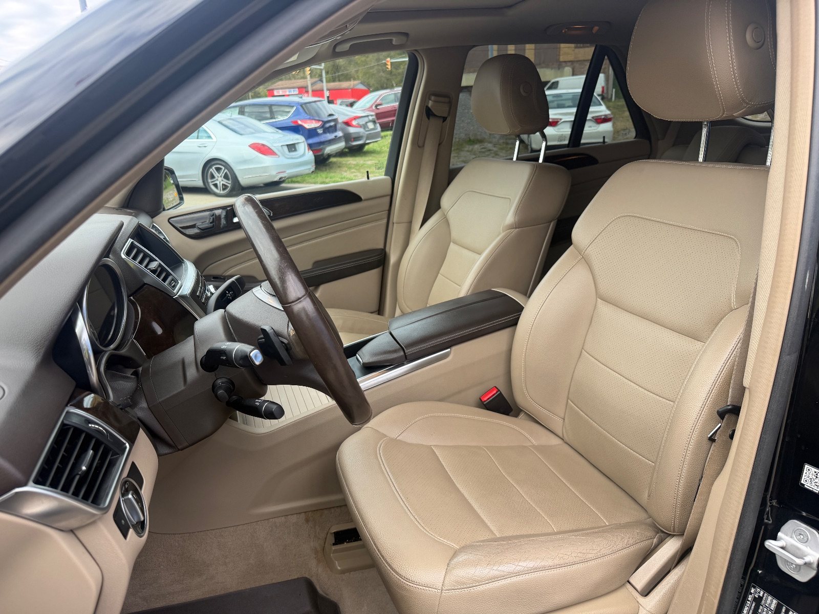 Vehicle photo 7
