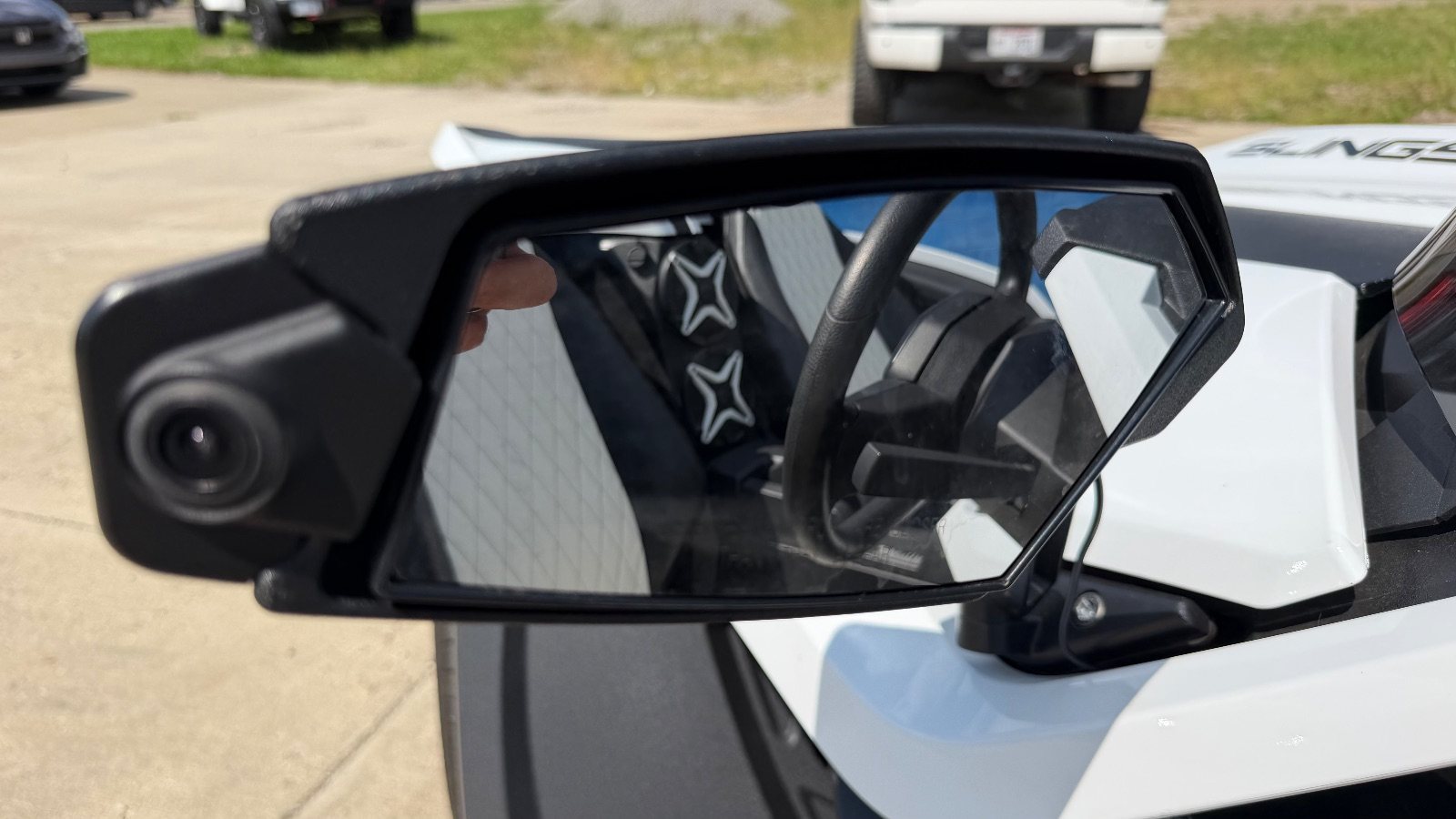Vehicle photo 9